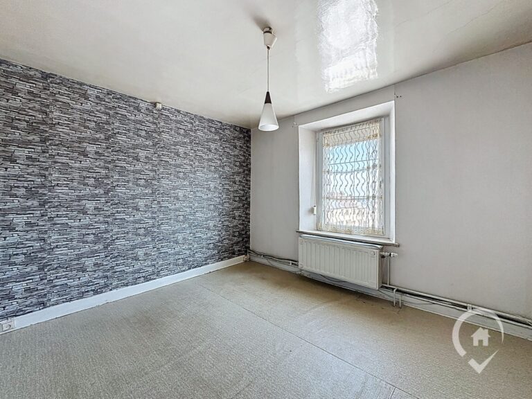 Condrogest - Maison familiale à vendre à Winenne