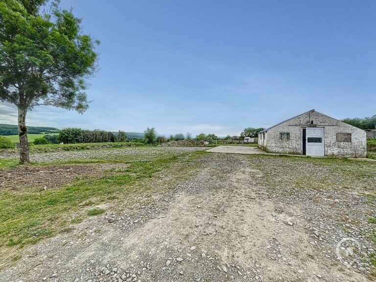 Condrogest - Ensemble immobilier sur 3,5 hectares à vendre à Serinchamps