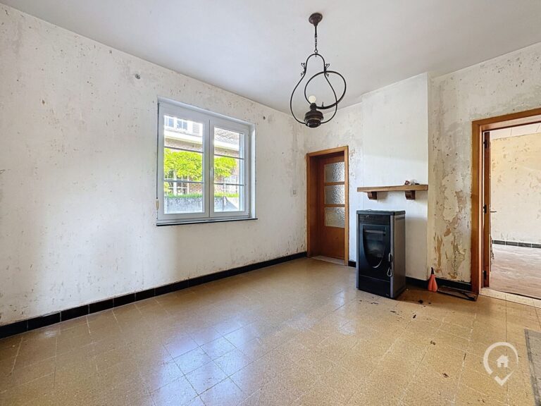 Condrogest - Villa 3 chambres à rénover à vendre à Hastière
