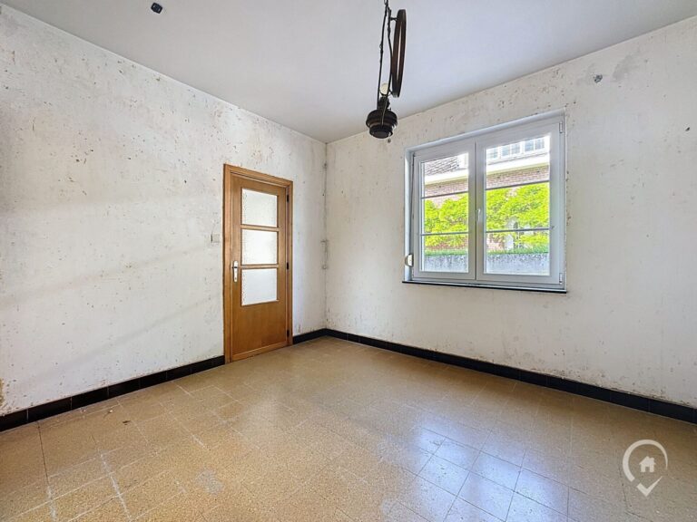 Condrogest - Villa 3 chambres à rénover à vendre à Hastière