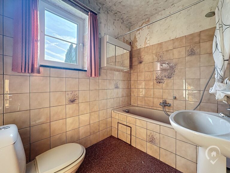 Condrogest - Villa 3 chambres à rénover à vendre à Hastière
