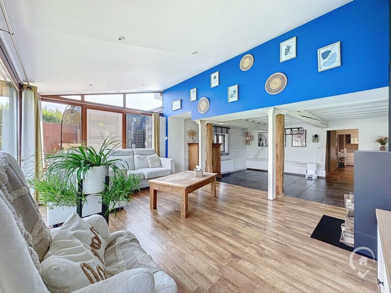 Condrogest - SOUS OPTION !!! Superbe villa entièrement rénovée à vendre à Sinsin