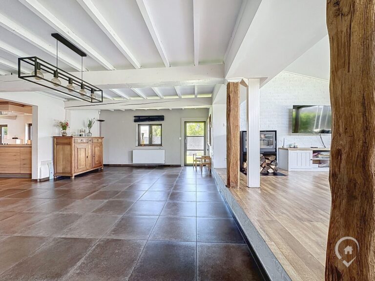 Condrogest - SOUS OPTION !!! Superbe villa entièrement rénovée à vendre à Sinsin