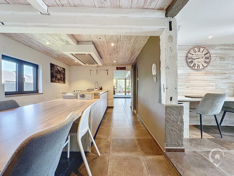 Condrogest - SOUS OPTION !!! Superbe villa entièrement rénovée à vendre à Sinsin