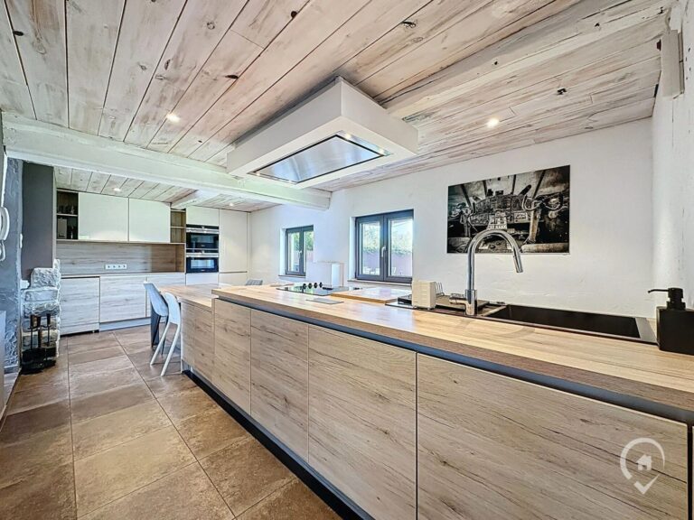 Condrogest - SOUS OPTION !!! Superbe villa entièrement rénovée à vendre à Sinsin