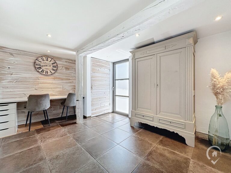 Condrogest - SOUS OPTION !!! Superbe villa entièrement rénovée à vendre à Sinsin