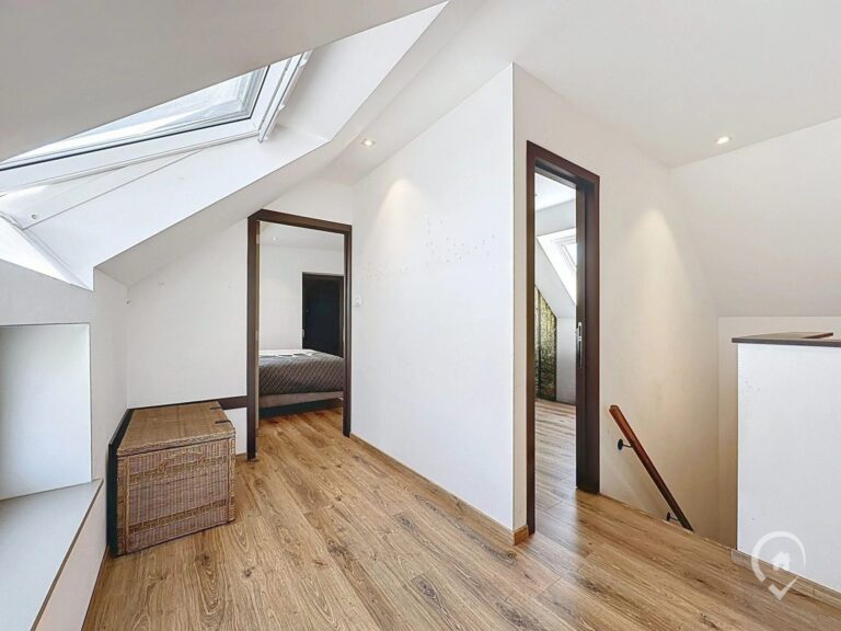 Condrogest - SOUS OPTION !!! Superbe villa entièrement rénovée à vendre à Sinsin