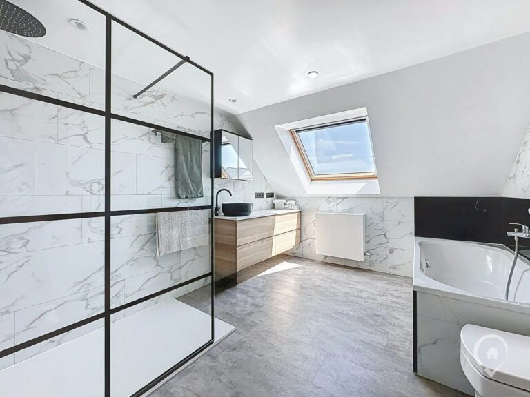 Condrogest - SOUS OPTION !!! Superbe villa entièrement rénovée à vendre à Sinsin