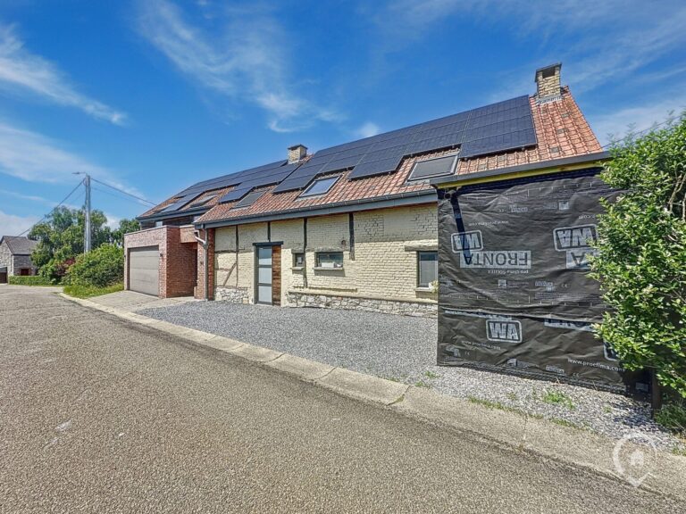 Condrogest - SOUS OPTION !!! Superbe villa entièrement rénovée à vendre à Sinsin