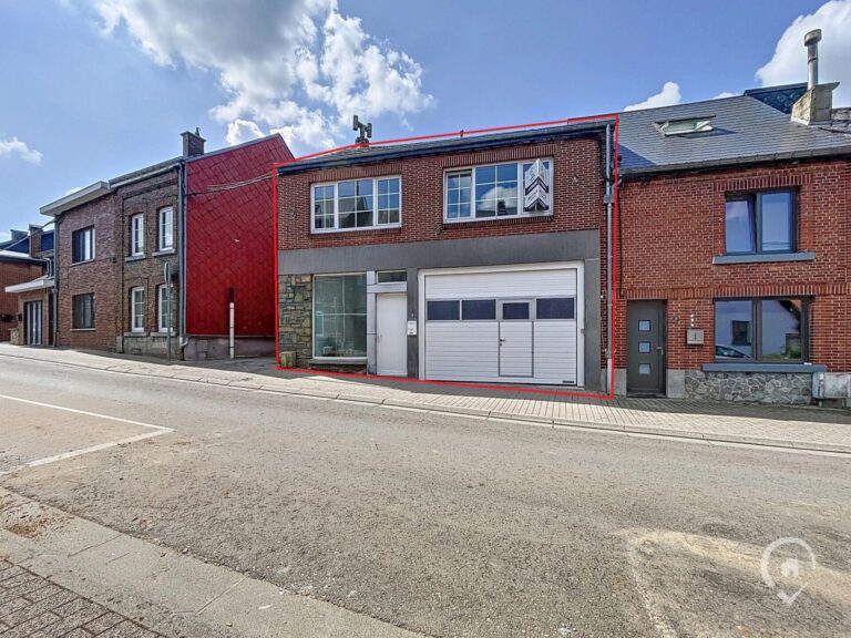 Condrogest - Appartement + entrepôt de 130 m² à vendre au centre de Ciney