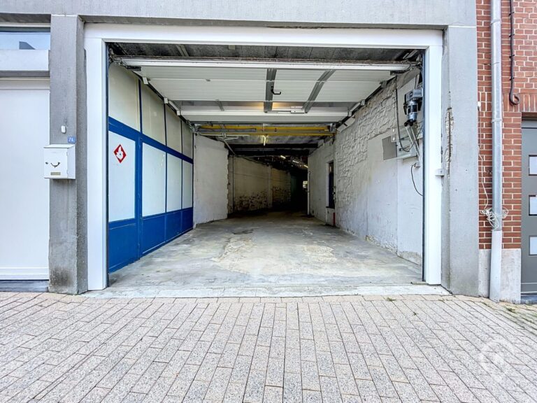 Condrogest - Appartement + entrepôt de 130 m² à vendre au centre de Ciney