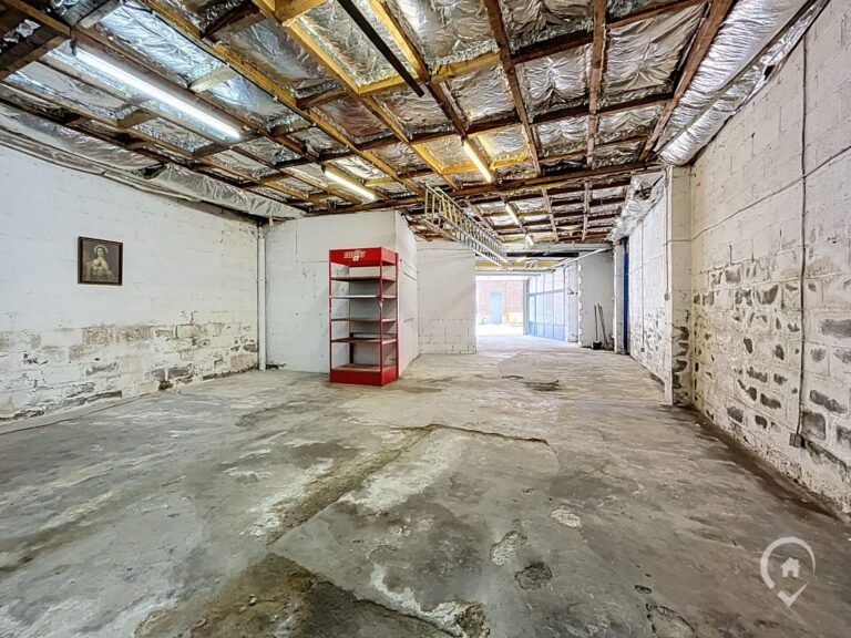 Condrogest - Appartement + entrepôt de 130 m² à vendre au centre de Ciney