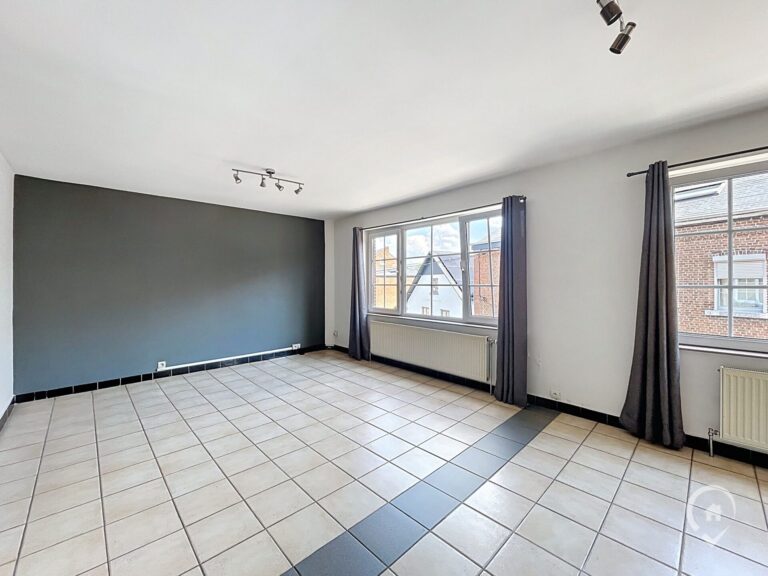 Condrogest - Appartement + entrepôt de 130 m² à vendre au centre de Ciney