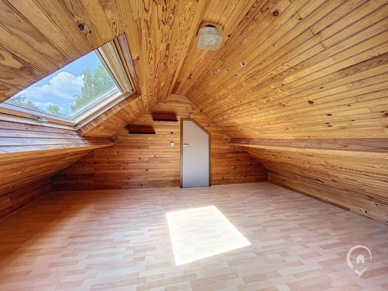 Condrogest - Appartement + entrepôt de 130 m² à vendre au centre de Ciney
