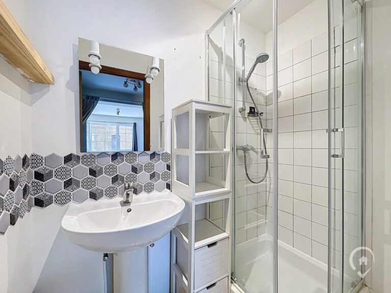 Condrogest - Appartement + entrepôt de 130 m² à vendre au centre de Ciney