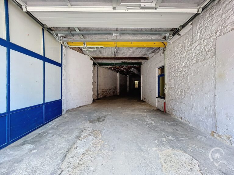 Condrogest - Appartement + entrepôt de 130 m² à vendre au centre de Ciney