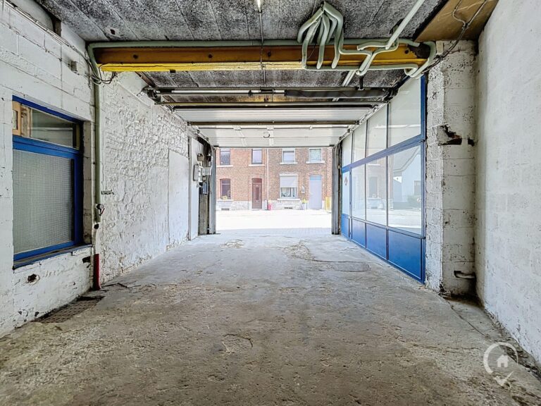 Condrogest - Appartement + entrepôt de 130 m² à vendre au centre de Ciney