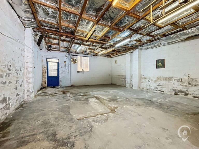Condrogest - Appartement + entrepôt de 130 m² à vendre au centre de Ciney