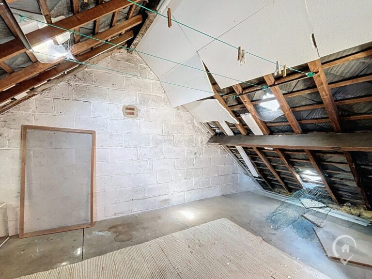 Condrogest - Appartement + entrepôt de 130 m² à vendre au centre de Ciney