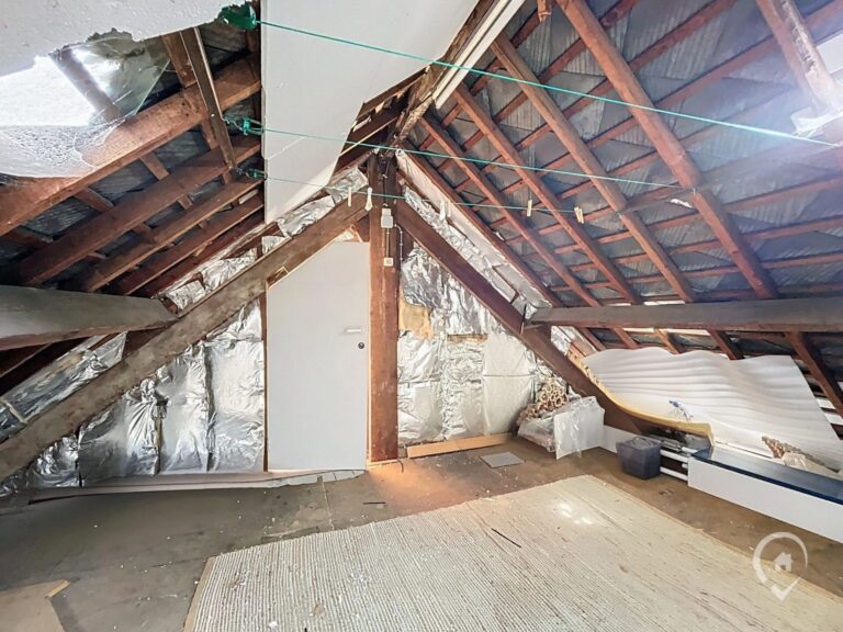 Condrogest - Appartement + entrepôt de 130 m² à vendre au centre de Ciney