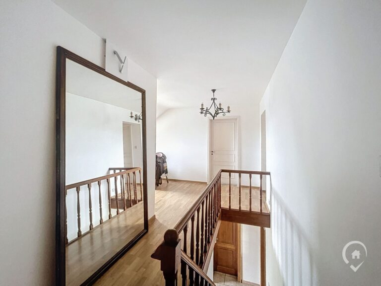 Condrogest - Grande maison 5 chambres à louer à Jamblinne
