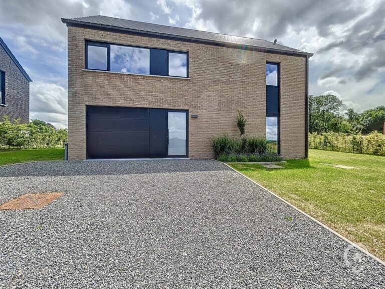 Condrogest - Villa neuve avec jardin 3 chambres à louer à Baillonville
