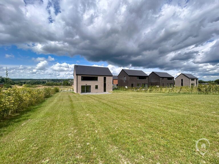 Condrogest - Villa neuve avec jardin 3 chambres à louer à Baillonville