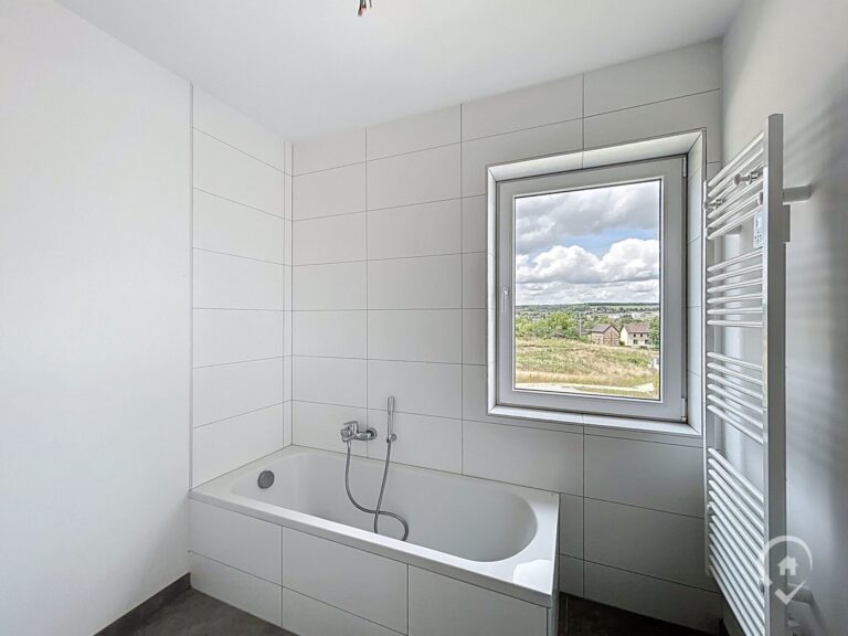 Condrogest - Villa neuve avec jardin 3 chambres à louer à Baillonville