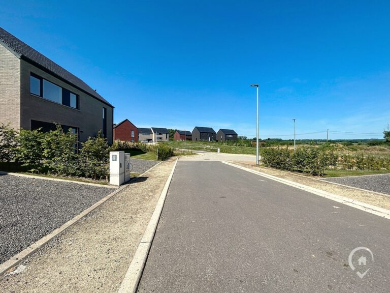 Condrogest - Villa neuve avec jardin 3 chambres à louer à Rabozée
