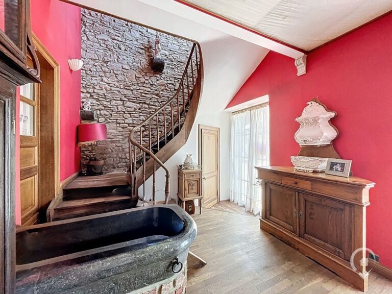 Condrogest - Ensemble immobilier à vendre à Sovet