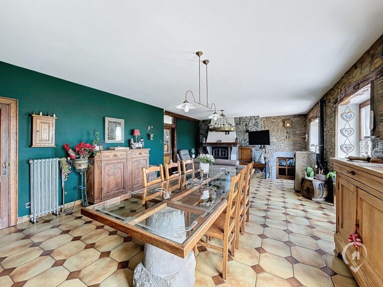 Condrogest - Ensemble immobilier à vendre à Sovet