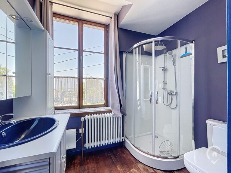 Condrogest - Ensemble immobilier à vendre à Sovet