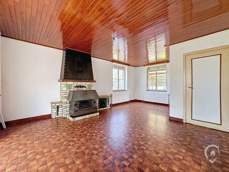 Condrogest - Maison 4 chambres à rénover à vendre à Mont