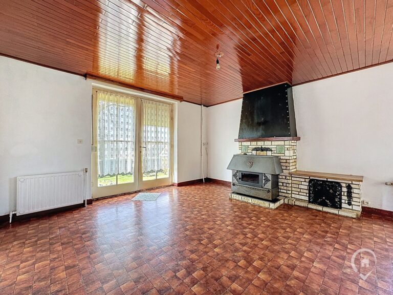 Condrogest - Maison 4 chambres à rénover à vendre à Mont