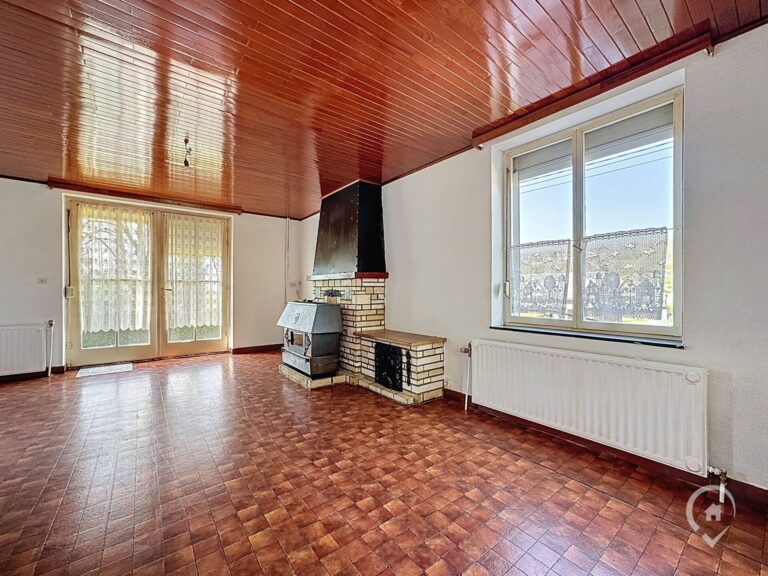Condrogest - Maison 4 chambres à rénover à vendre à Mont