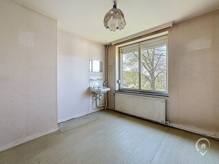 Condrogest - Maison 4 chambres à rénover à vendre à Mont