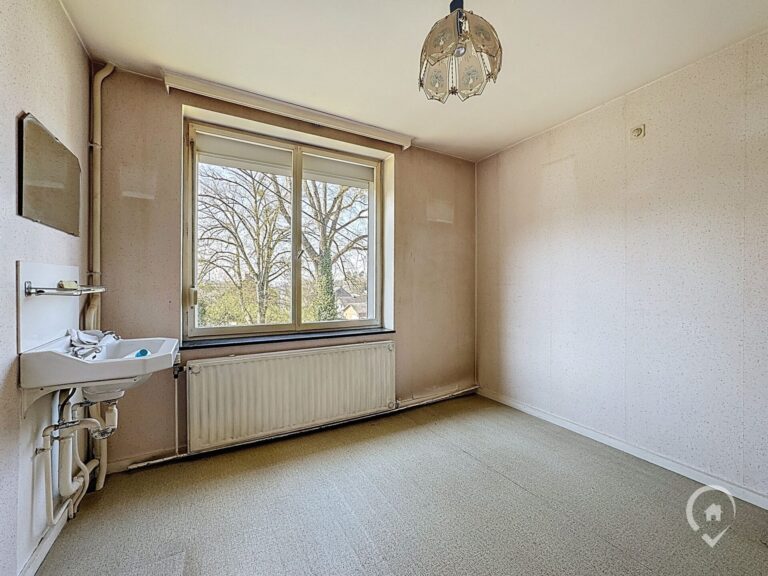 Condrogest - Maison 4 chambres à rénover à vendre à Mont