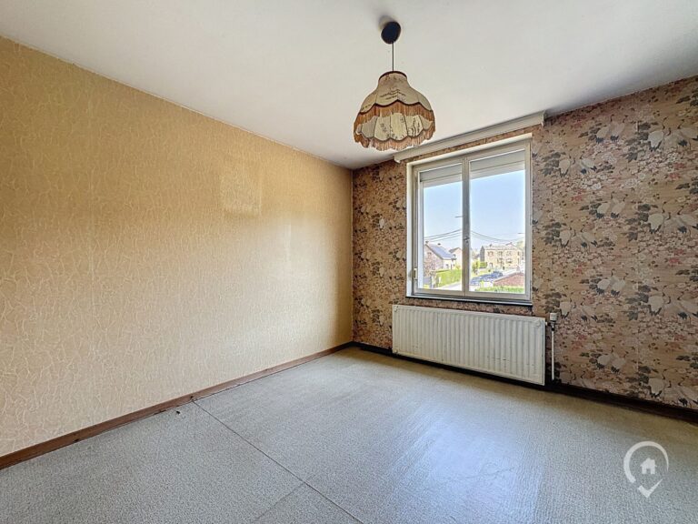 Condrogest - Maison 4 chambres à rénover à vendre à Mont