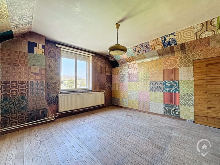 Condrogest - Maison 4 chambres à rénover à vendre à Mont