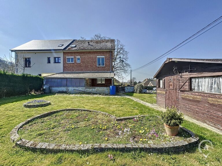 Condrogest - Maison 4 chambres à rénover à vendre à Mont