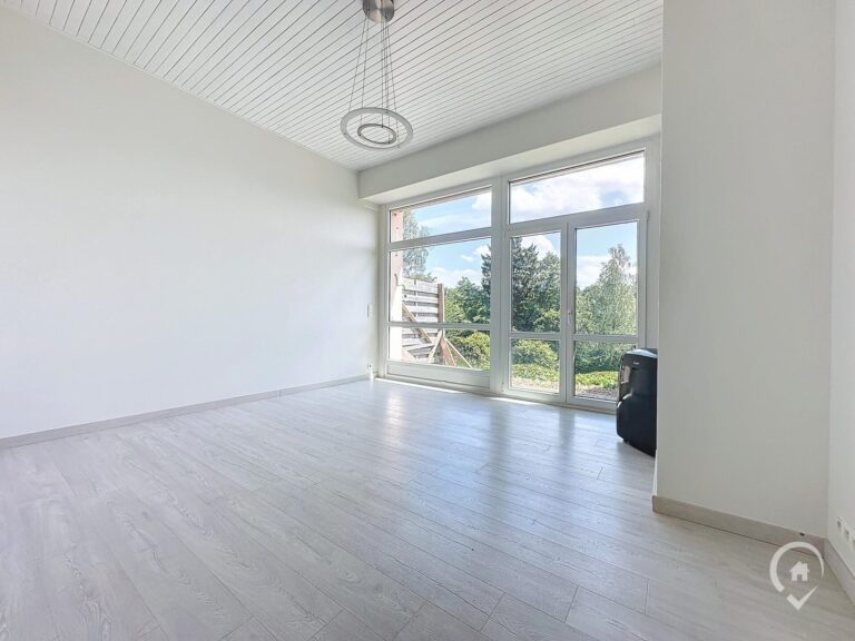 Condrogest - Option ! Studio à vendre avec une superbe vue à Nassogne