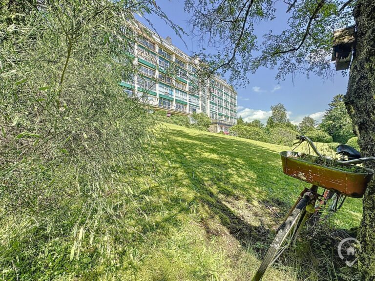 Condrogest - Option ! Studio à vendre avec une superbe vue à Nassogne