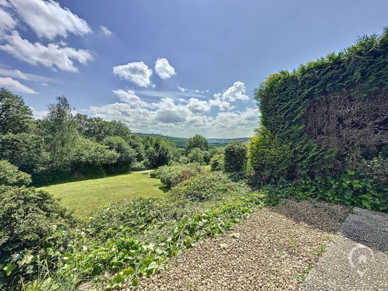Condrogest - Option ! Studio à vendre avec une superbe vue à Nassogne