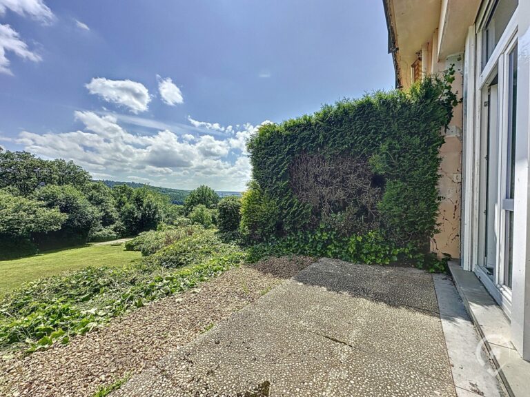 Condrogest - Option ! Studio à vendre avec une superbe vue à Nassogne