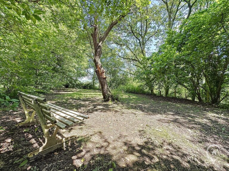 Condrogest - Option ! Studio à vendre avec une superbe vue à Nassogne