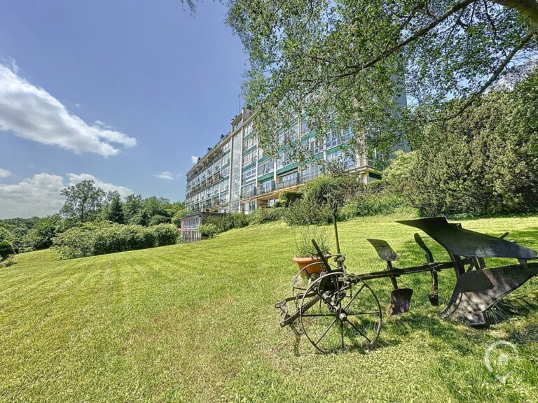 Condrogest - Option ! Studio à vendre avec une superbe vue à Nassogne