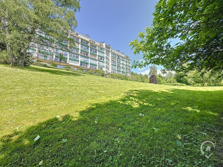 Condrogest - Option ! Studio à vendre avec une superbe vue à Nassogne
