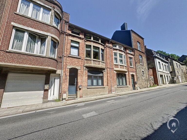 Condrogest - Maison de ville entièrement rénovée à vendre à Dinant
