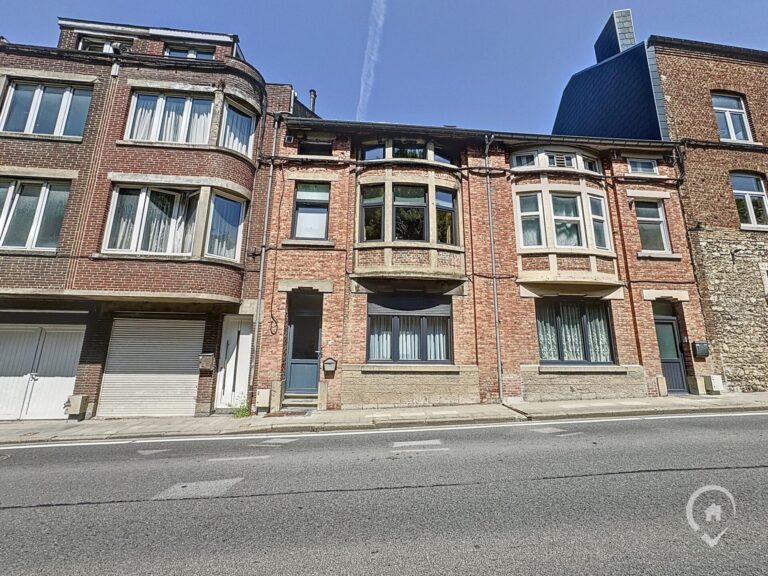 Condrogest - Maison de ville entièrement rénovée à vendre à Dinant