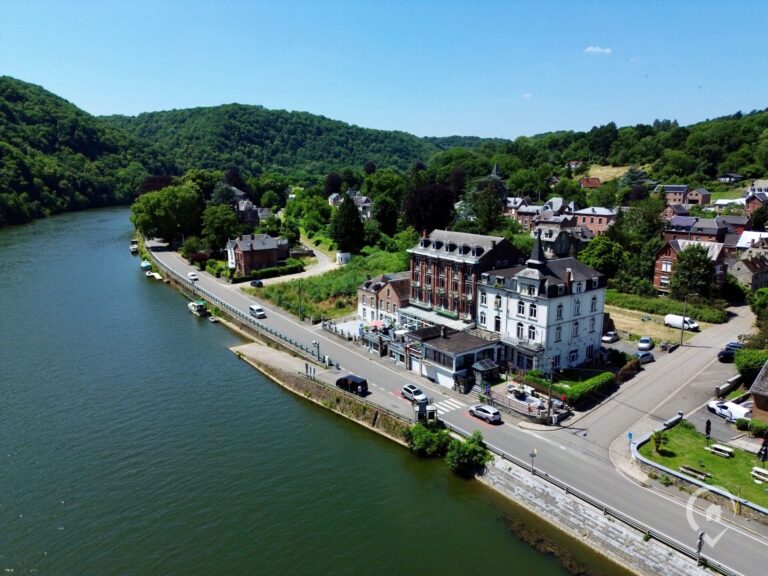 Condrogest - Studio situé sur les bords de Meuse à Waulsort
